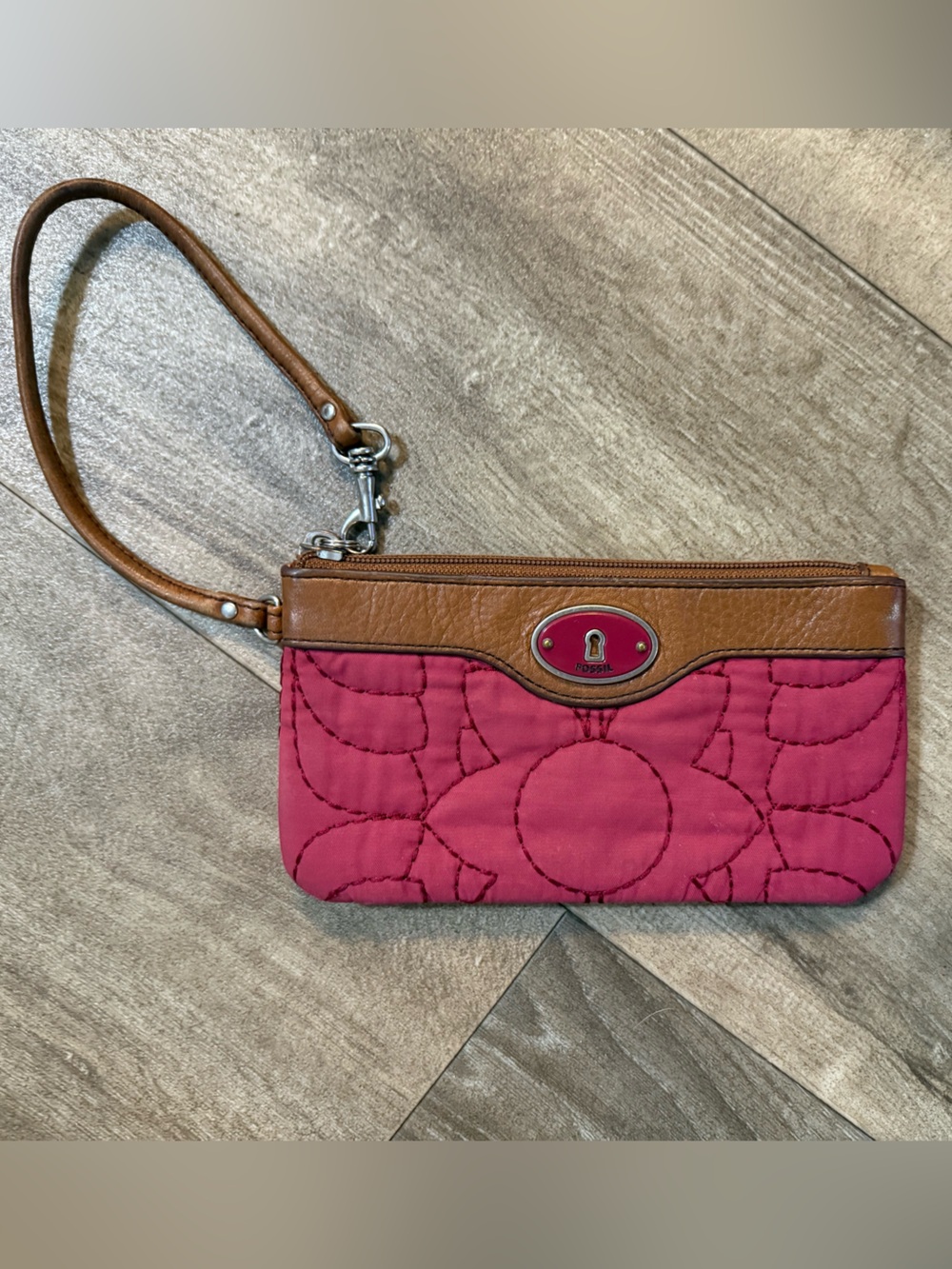 Fossil Key-Per Wristlet Pink Quilted Key Print Brown Leather Zip Clutch